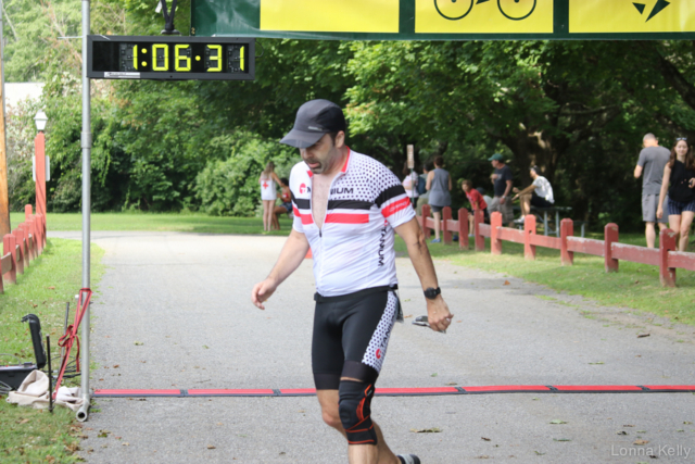 Pawling tri runner white shirt stripes and dots