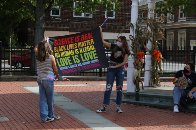 women holding SCIENCE IS REAL sign